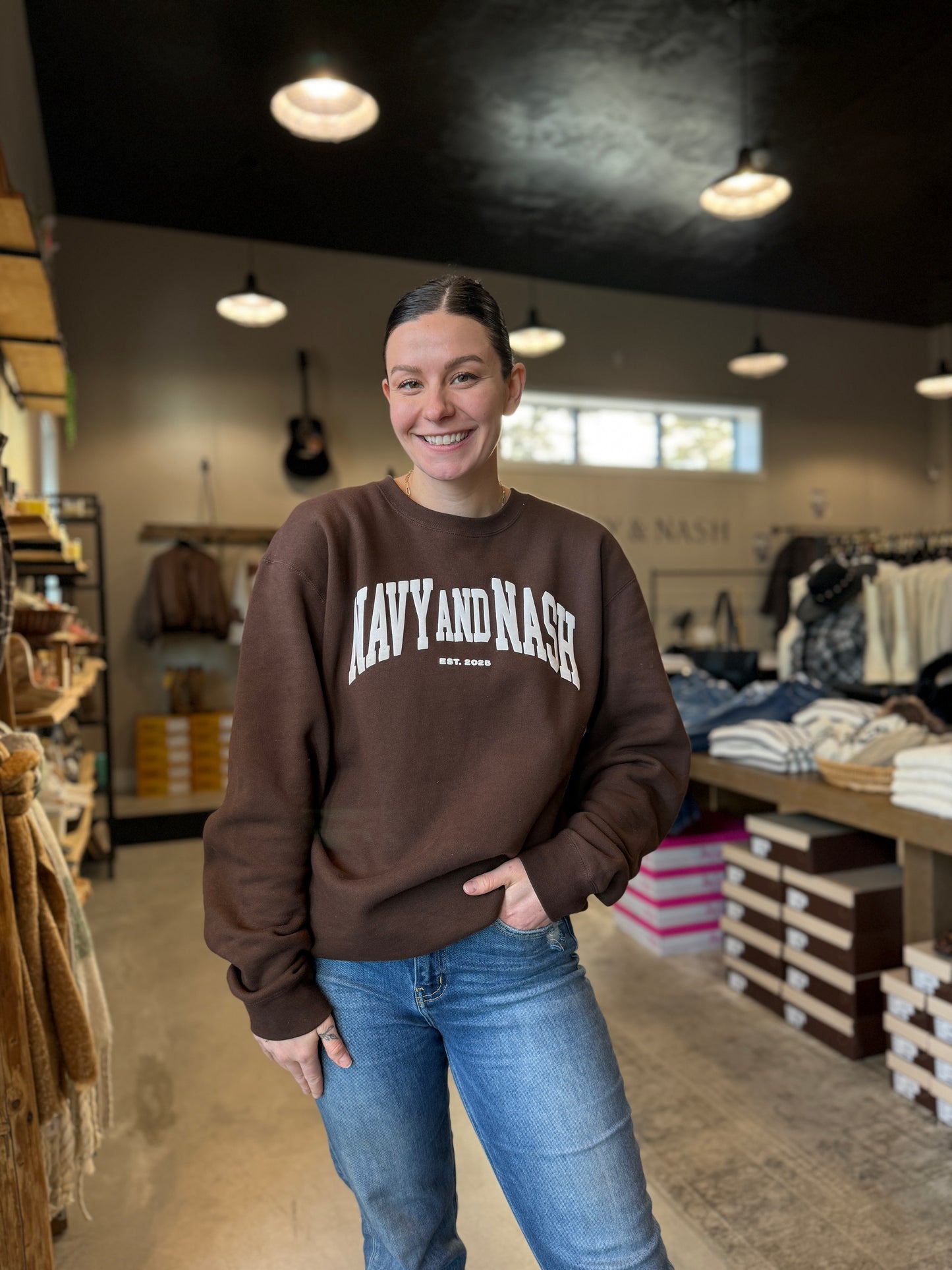 NAVY & NASH CREWNECK BROWN