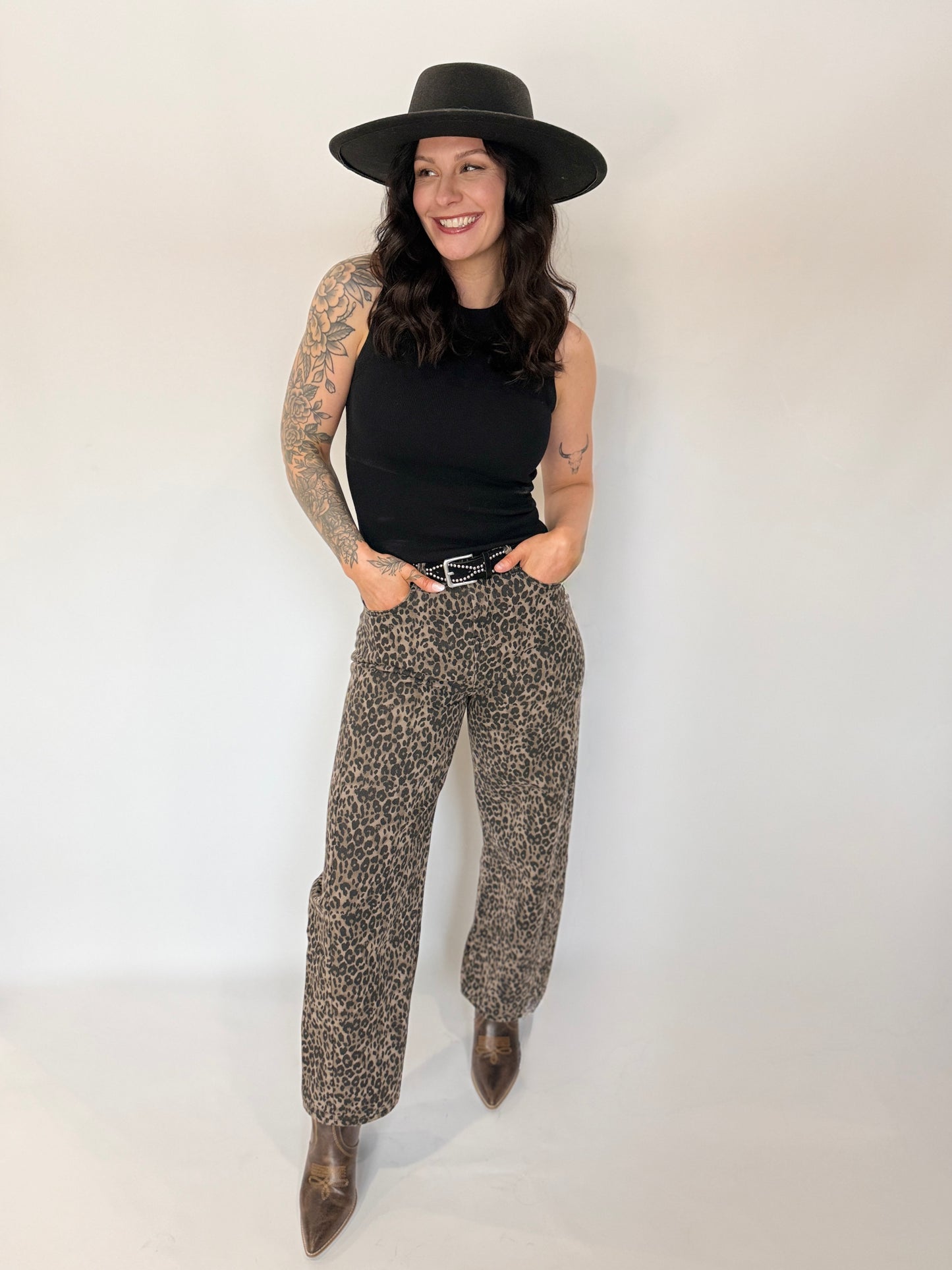 Relaxed Wide Barrel Leg Leopard Pant