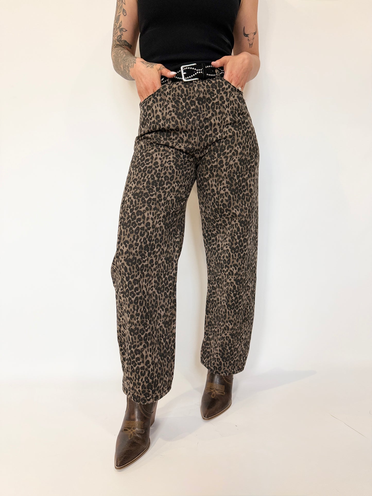 Relaxed Wide Barrel Leg Leopard Pant
