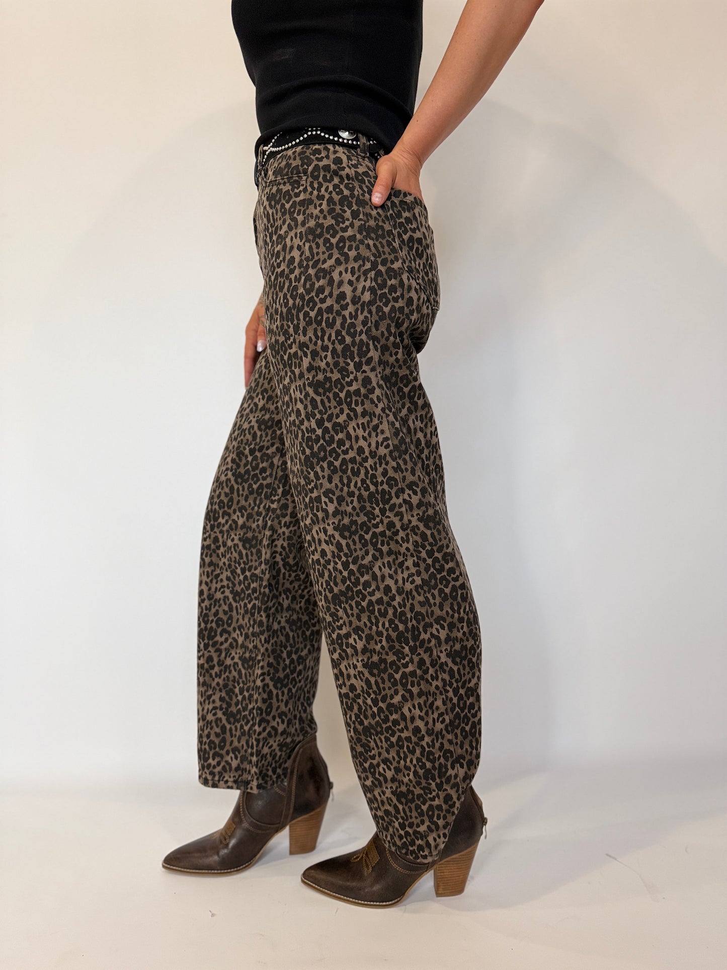 Relaxed Wide Barrel Leg Leopard Pant